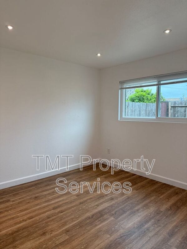 Photo - 803 W Harding Ave