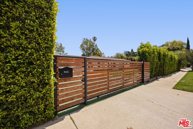 Photo - 5432 Fulton Ave