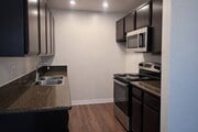 Kitchen - Park Broadway Apartments
