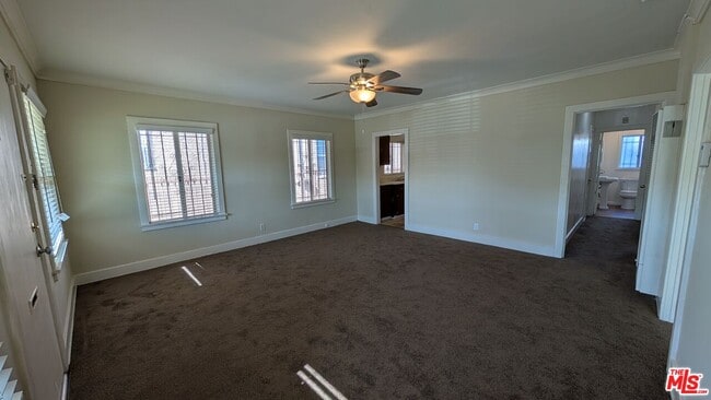 Photo - 1153 W 39th St