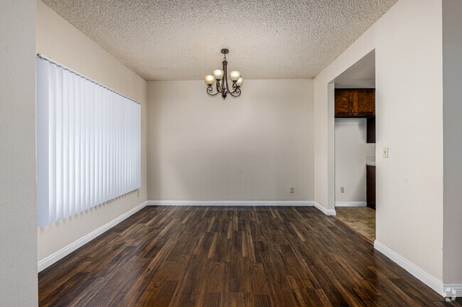 3BR, 2BA - 1400SF - Dining Room - Belmont Plaza Apartment