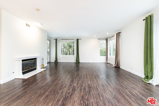 Photo - 117 N Gale Dr Unit 306