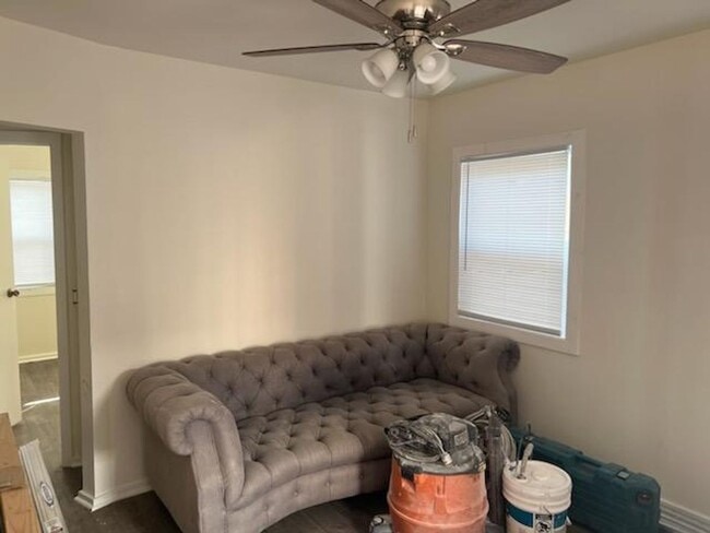 Photo - 1/2-7766 1/2 Santa Monica Blvd Unit 7766 1/2