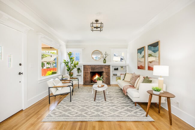 Photo - 407 Benton Wy