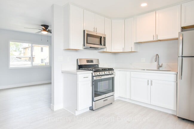 Photo - Remodeled 2 Bedroom, 1 Bath Apartment Unit 4038 Winona Ave