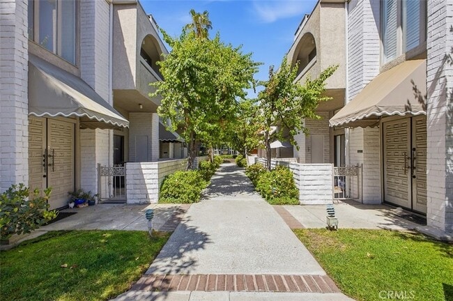 Photo - 5305 White Oak Ave