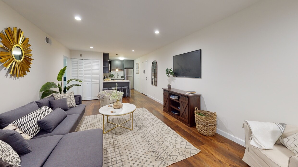 3D Tour - 4040-4060 S Hoover St (B) Apartments
