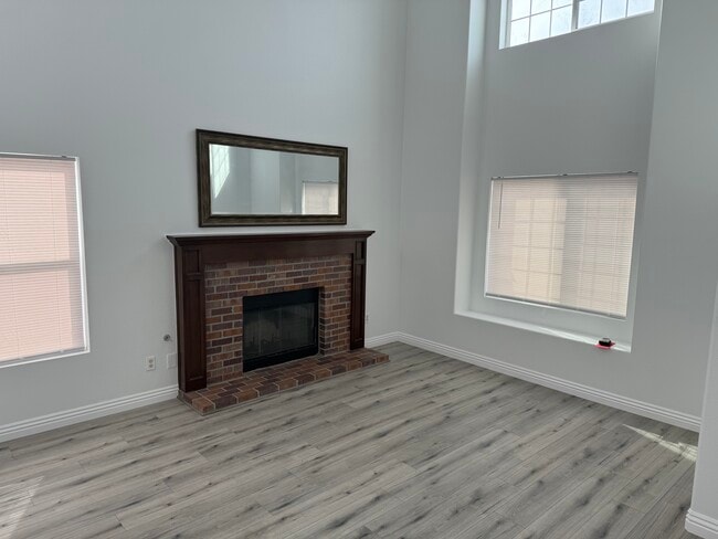 Photo - 1711 E 68th St