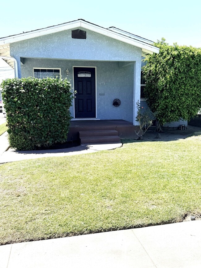 Building Photo - 9719 Mallison Ave