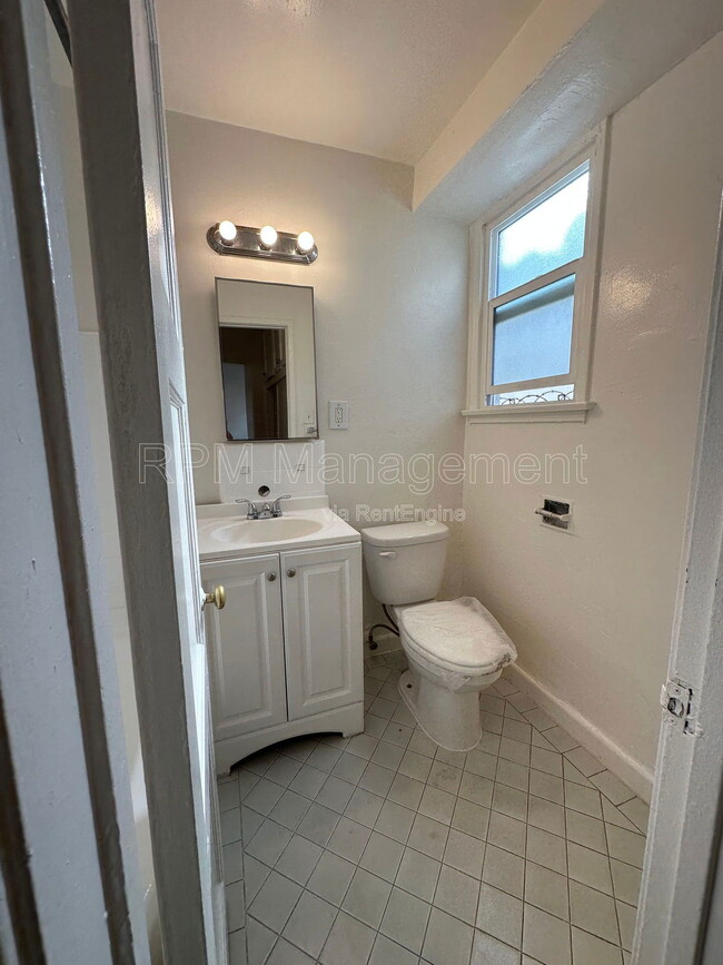 Photo - 1737 N Sycamore Ave Unit 112