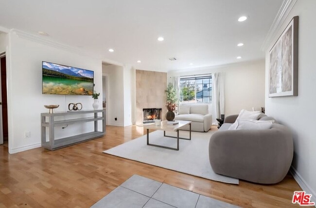 Photo - 525 N Orange Dr