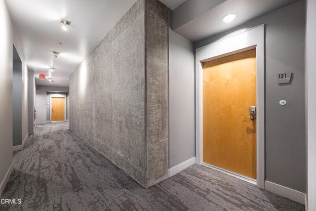 Building Photo - 840 E Green St Unit 121