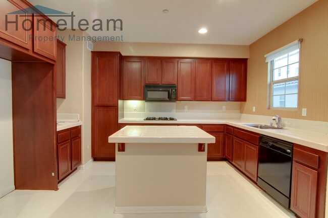 Building Photo - 2BR/2.5BA 1458 SQFT Eastlake/Chula Vista T... Rental