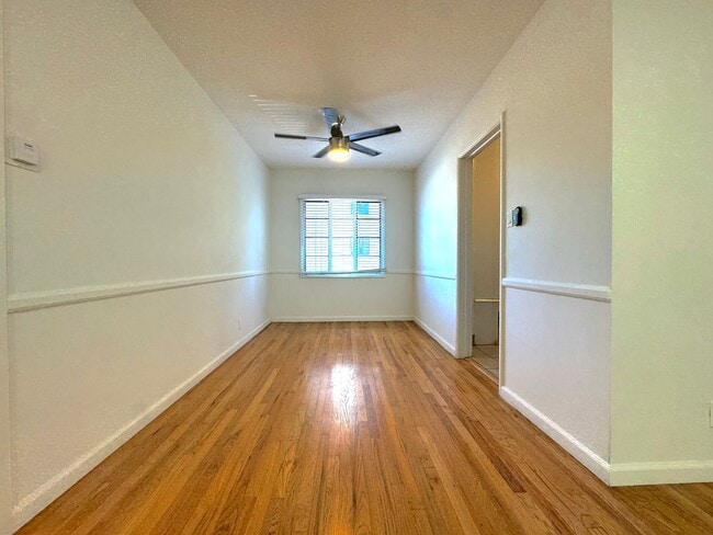 Photo - Top Floor Hollywood 1Bed/1Bath with Parkin... Unit 1911.25