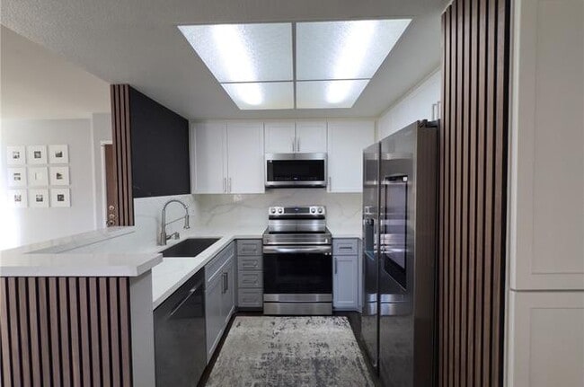 Building Photo - 22100 Burbank Blvd Unit 313b