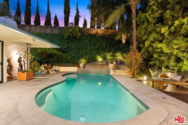Photo - 2328 San Ysidro Dr House