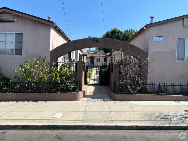 Building Photo - 640 San Benito St Rental