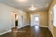 Photo - 1107 W M St House