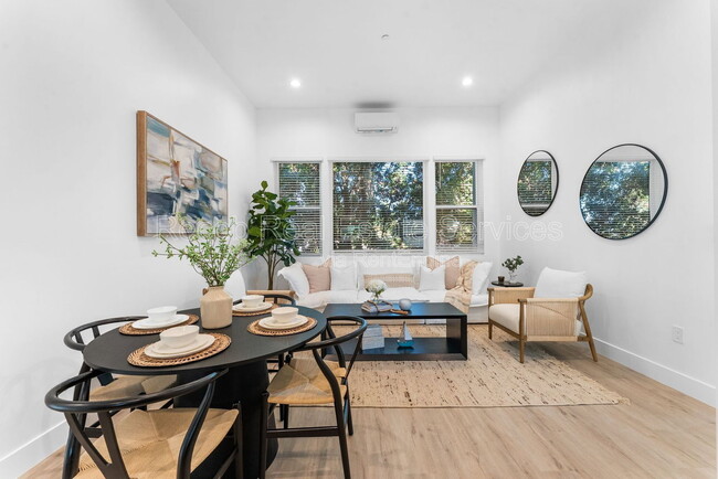 Building Photo - 6730 Mohawk St Unit 5