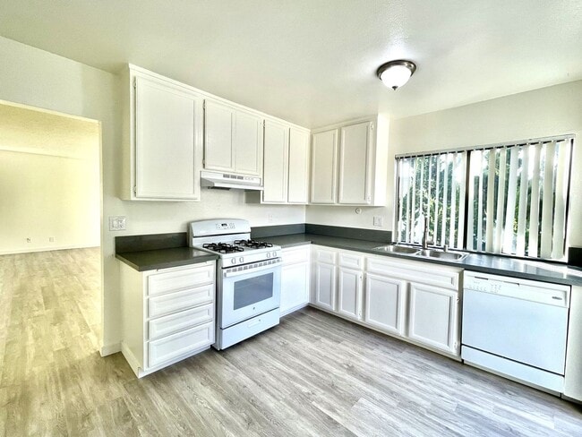 Photo - Spacious Updated Single Level Upstairs Unit! Unit D