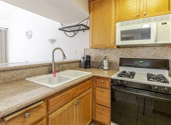 Photo - 5325 Newcastle Ave Unit 328