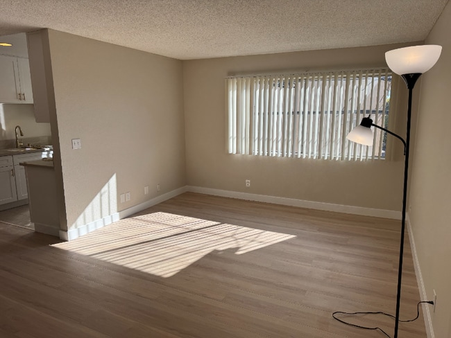 Photo - 626 E Verdugo Ave Unit R