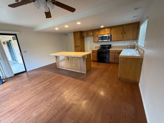 Photo - Victorville- Spring Valley Lake, 3 Bedrooms 2 bathrooms, New Paint