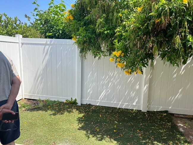 Photo - 1426 N Hollywood Way