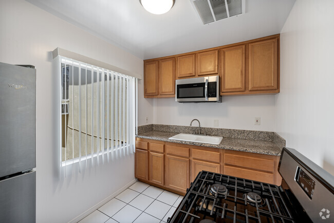 1BR, 1BA - 890SF - Villa Grace Apartments