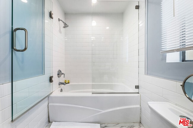 Photo - 5215 Balboa Blvd