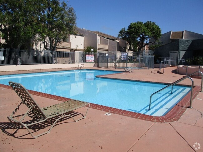 Building Photo - Linda Vista 2nd floor Studio w/Balcony Unit P Rental