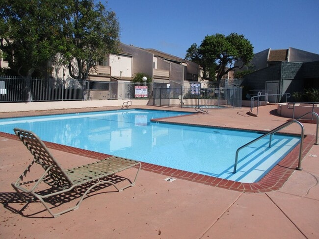 Linda Vista 2nd floor Studio w/Balcony - Linda Vista 2nd floor Studio w/Balcony Condo Unit P