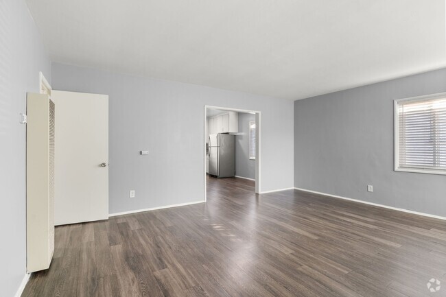 Building Photo - 1577 Pine Ave Rental