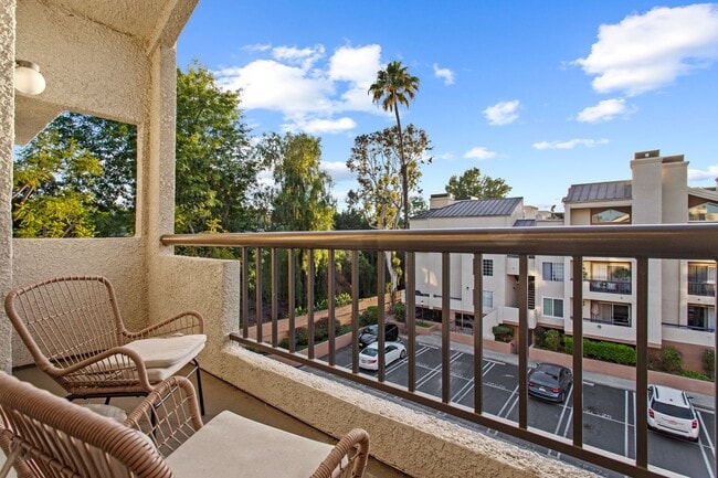 Photo - 2-Bedroom Condo with Balcony – The Met, Woodland Hills
