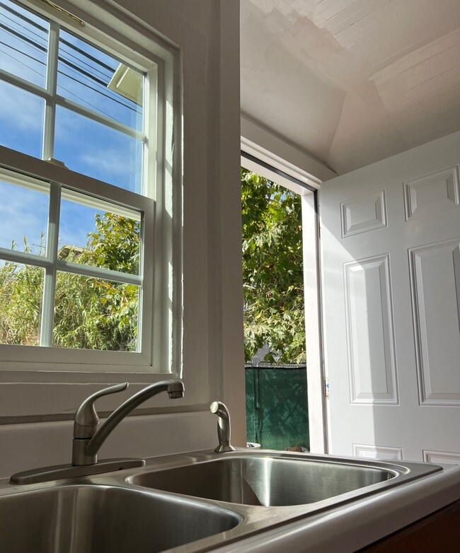 Photo - 539 Brooks Ave