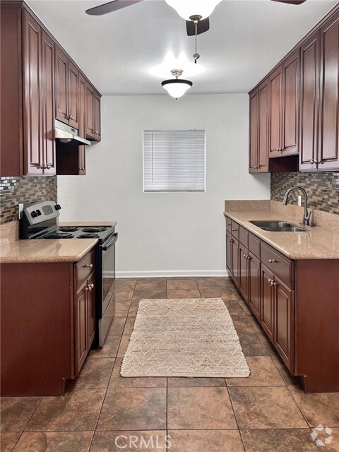 Building Photo - 5620 Woodman Ave Unit 9 Rental