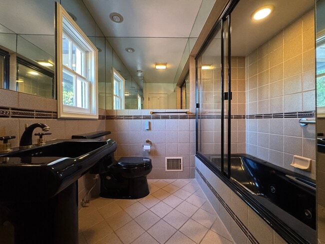 Photo - 10966 Strathmore Dr