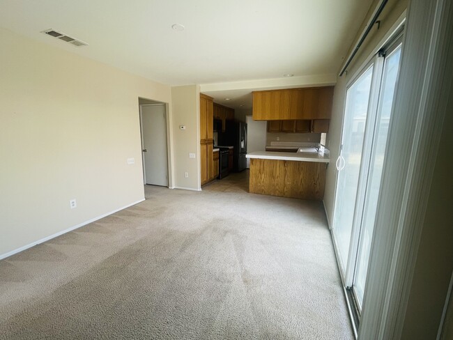 Photo - 1439 Avena Way