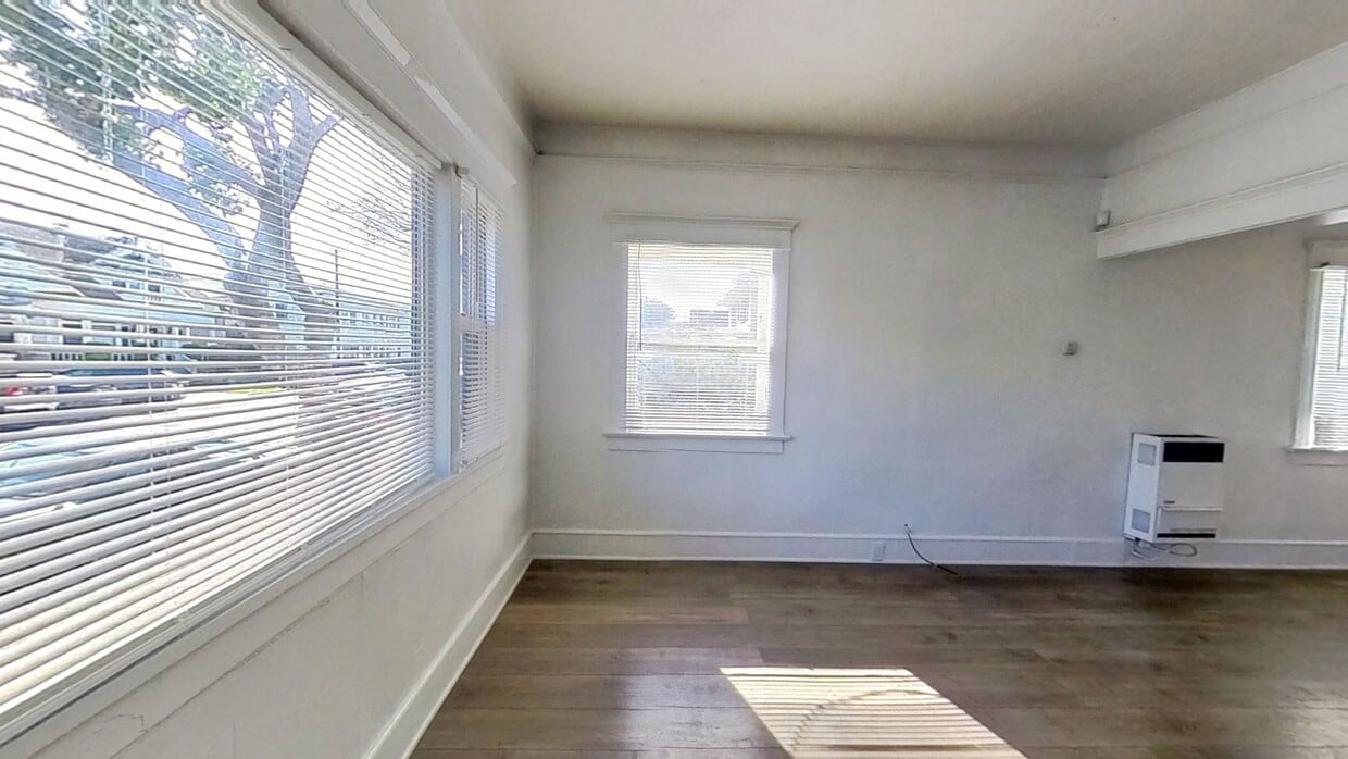3D Tour - 435 W 4th St House