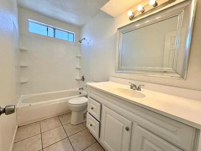 Photo - 2042 E 19th St Unit B