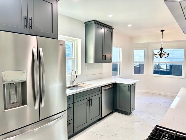 Photo - 7360 Hesperia Ave