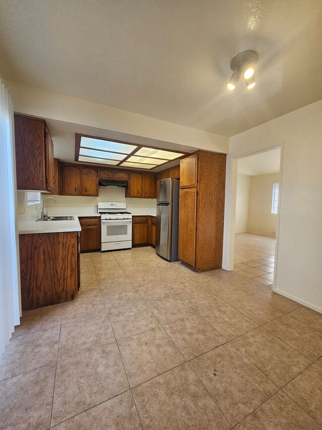 Photo - 12th St Omid Unit #1