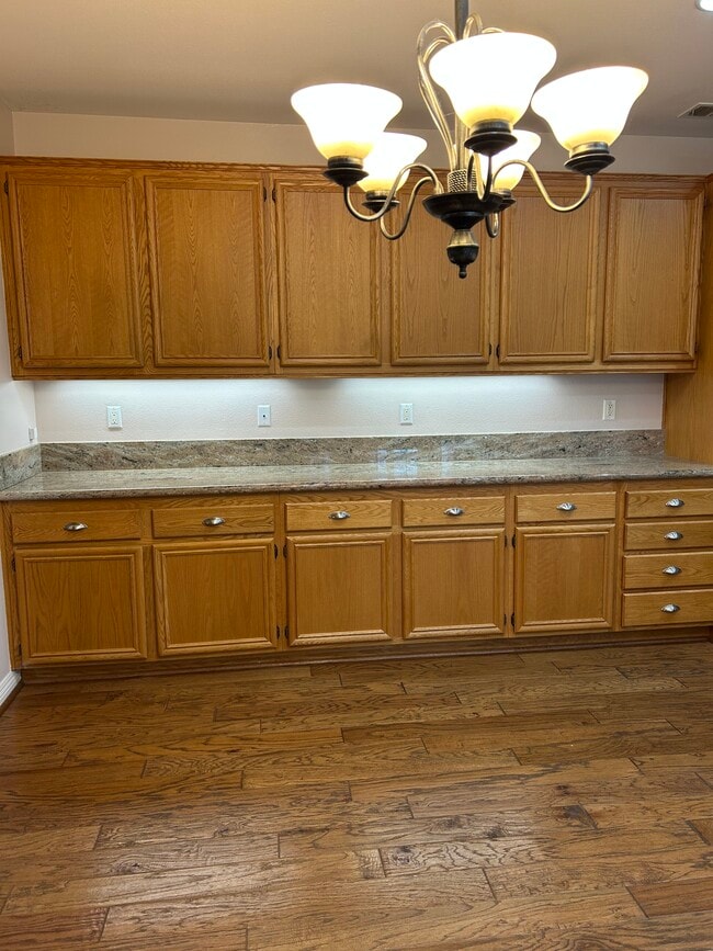 Photo - 8008 Hazeltine Ln