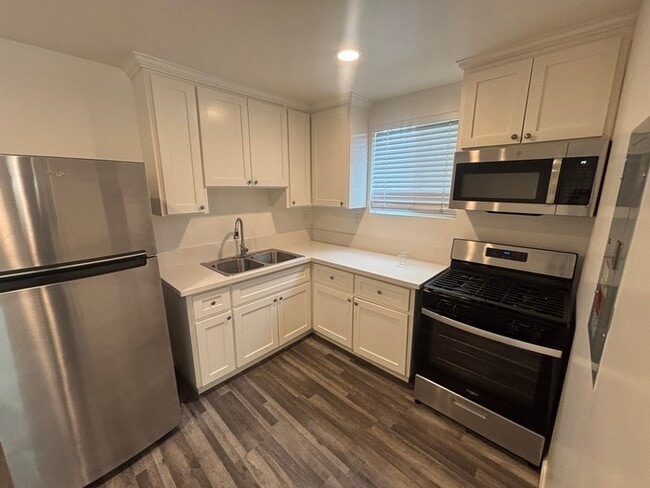 Photo - 916 W 88th St Unit 914