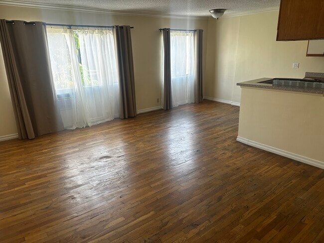 Living room - 5853 Virginia Ave