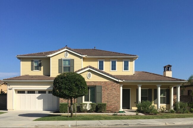 Building Photo - Beautiful San Dimas Home in Gated Community