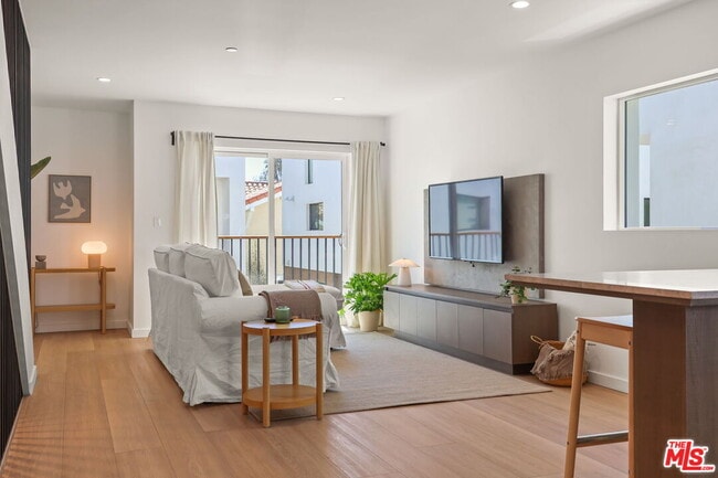 Photo - 843 Mariposa Ave Unit 2