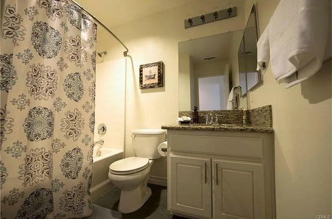 Bathroom - 3984 Polk St