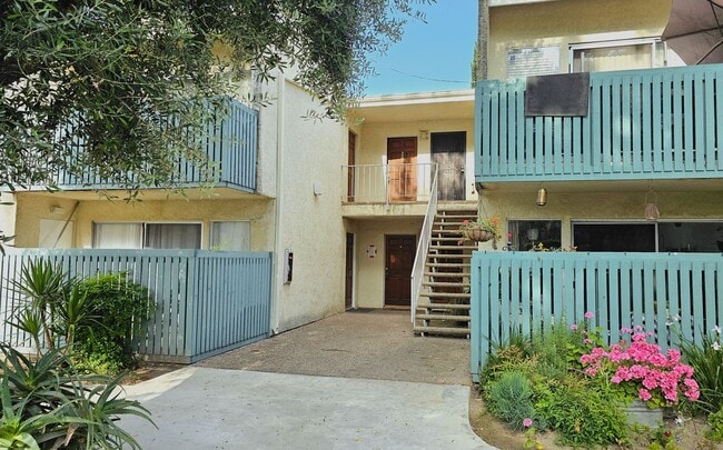 Building Photo - Beautiful 2 Bedrooms, 1 Bath Condo in Grea...