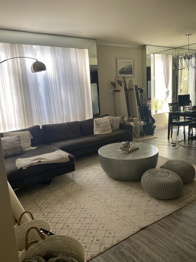 Photo - 622 S Barrington Ave Condo Unit 1004